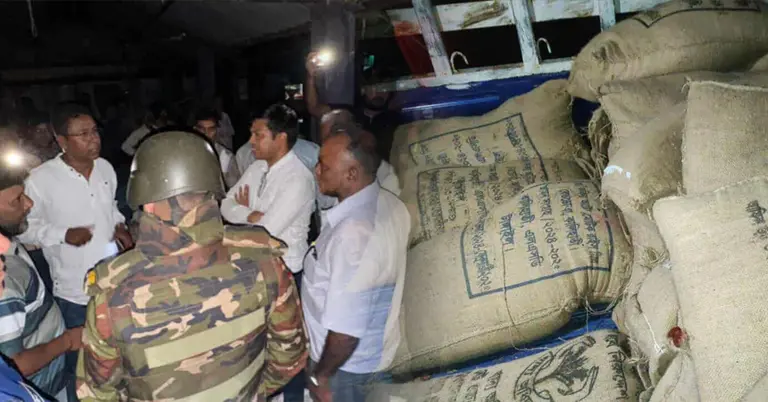 টাঙ্গাইলে যৌথবাহিনীর অভিযানে উদ্ধার খাদ্যবান্ধব কর্মসূচির চাল